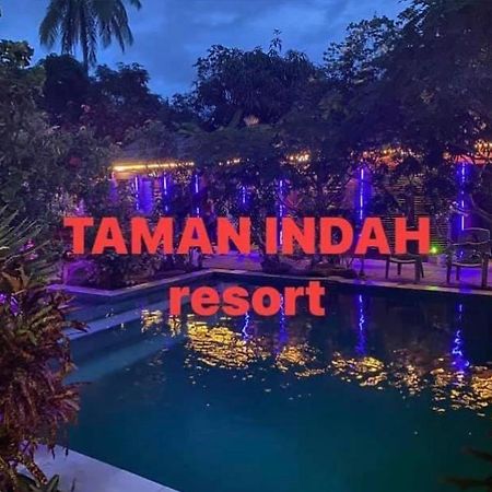 Taman Indah Resort Tamanredjo Extérieur photo