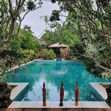 Taman Indah Resort Tamanredjo Extérieur photo